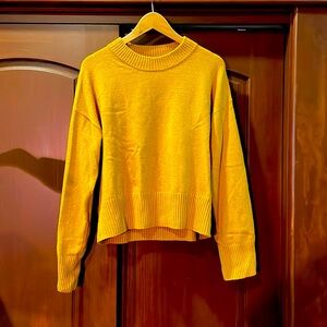 Faherty marigold soft crew neck sweater size M medium. Like new